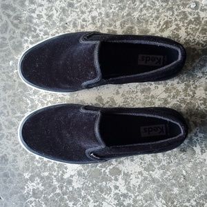 Velvety Black Keds